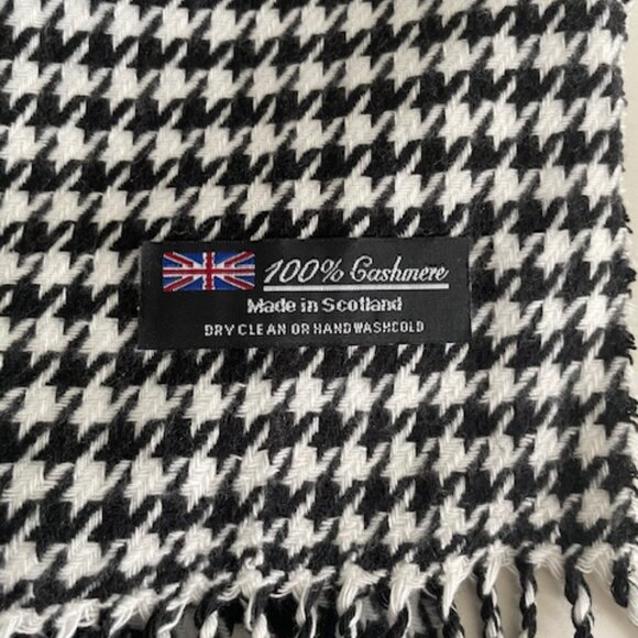 100% Cashmere Black & White Houndstooth X-Large Scarf - Picture 3 of 4